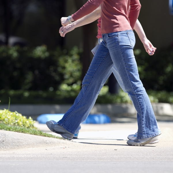 Walking-Side-Waist_down