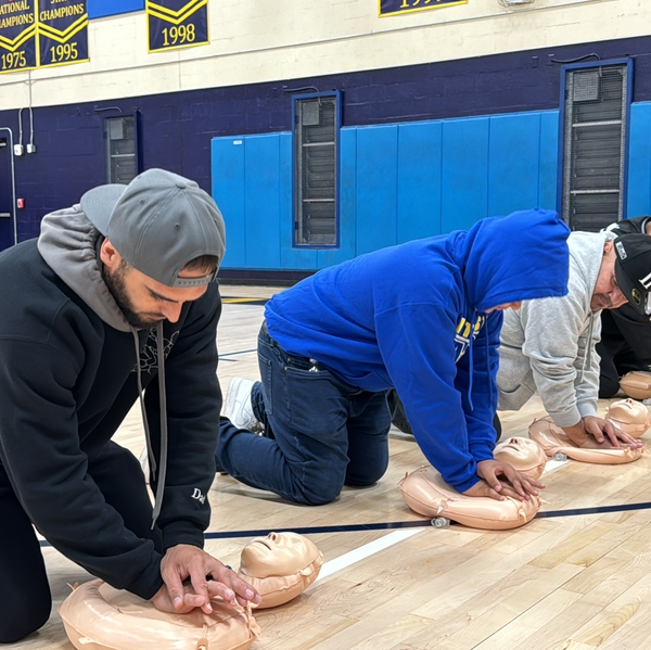 Learning+CPR+at+LA+Rams+event