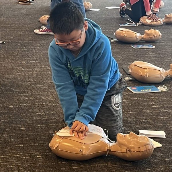 Youth+learning+CPR+with+Chiefs