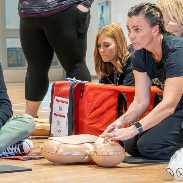 Participants+learn+Hands-Only+CPR