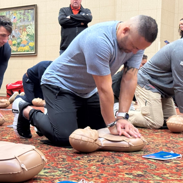 Participants+practicing+Hands-Only+CPR+at+MLB%27s+Winter+Meetings