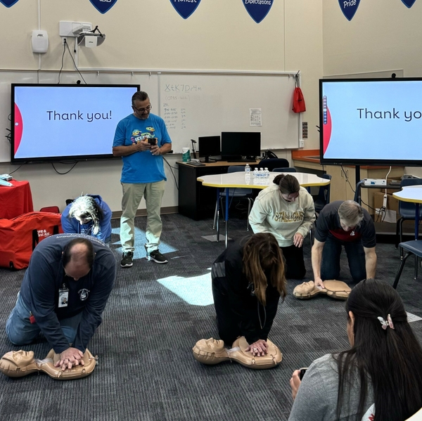 Participants+practice+hands-only+CPR+