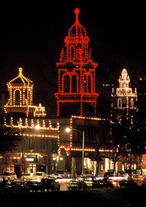 COUNTRY CLUB PLAZA SEASON OF LIGHTS 3