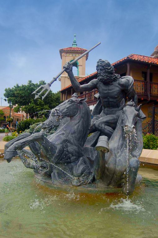 Neptune Fountain, Country Club Plaza