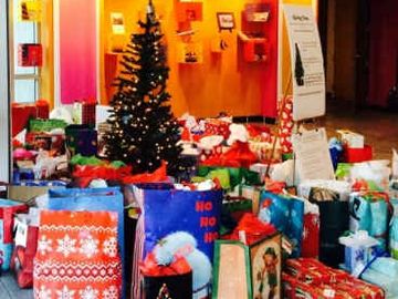 Dunkin’ Brands Employees Help Make the Season Bright for Local Communities