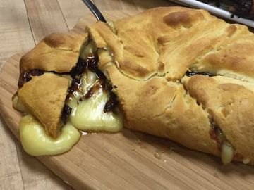Hibiscus Kiss and Berry Baked Brie Hibiscus Kiss and Berry Baked Brie