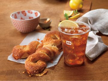 A New Choice in Cheddar: Dunkin’ Donuts Brings Back White Cheddar Bagel Twists A New Choice in Cheddar: Dunkin’ Donuts Brings Back White Cheddar Bagel Twists