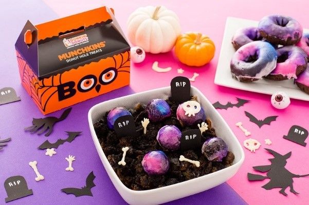 This DIY Midnight MUNCHKIN® Graveyard is Everything You Need This Halloween