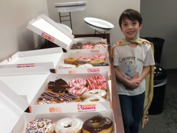 “Donut Boy’s” Mission to Thank Every Cop in America with Donuts “Donut Boy’s” Mission to Thank Every Cop in America with Donuts