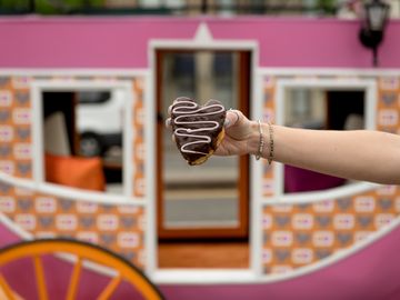 Princess Carole Radziwill Surprises Guests in Dunkin’-Inspired Royal Carriage Princess Carole Radziwill Surprises Guests in Dunkin’-Inspired Royal Carriage