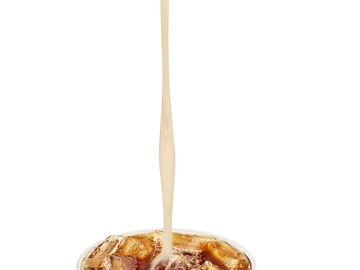 DNK02261_IcedCoffee_OatmilkPour_lib_LS_RGB DNK02261_IcedCoffee_OatmilkPour_lib_LS_RGB