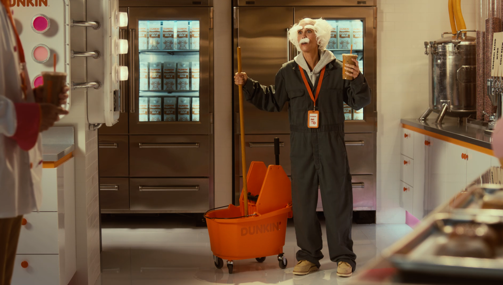 Kristen Wiig Dunkalatte Janitor
