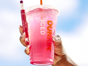 tarte x Dunkin' maracuja juicy lip tint + Dunkin' Refresher tarte x Dunkin' maracuja juicy lip tint + Dunkin' Refresher