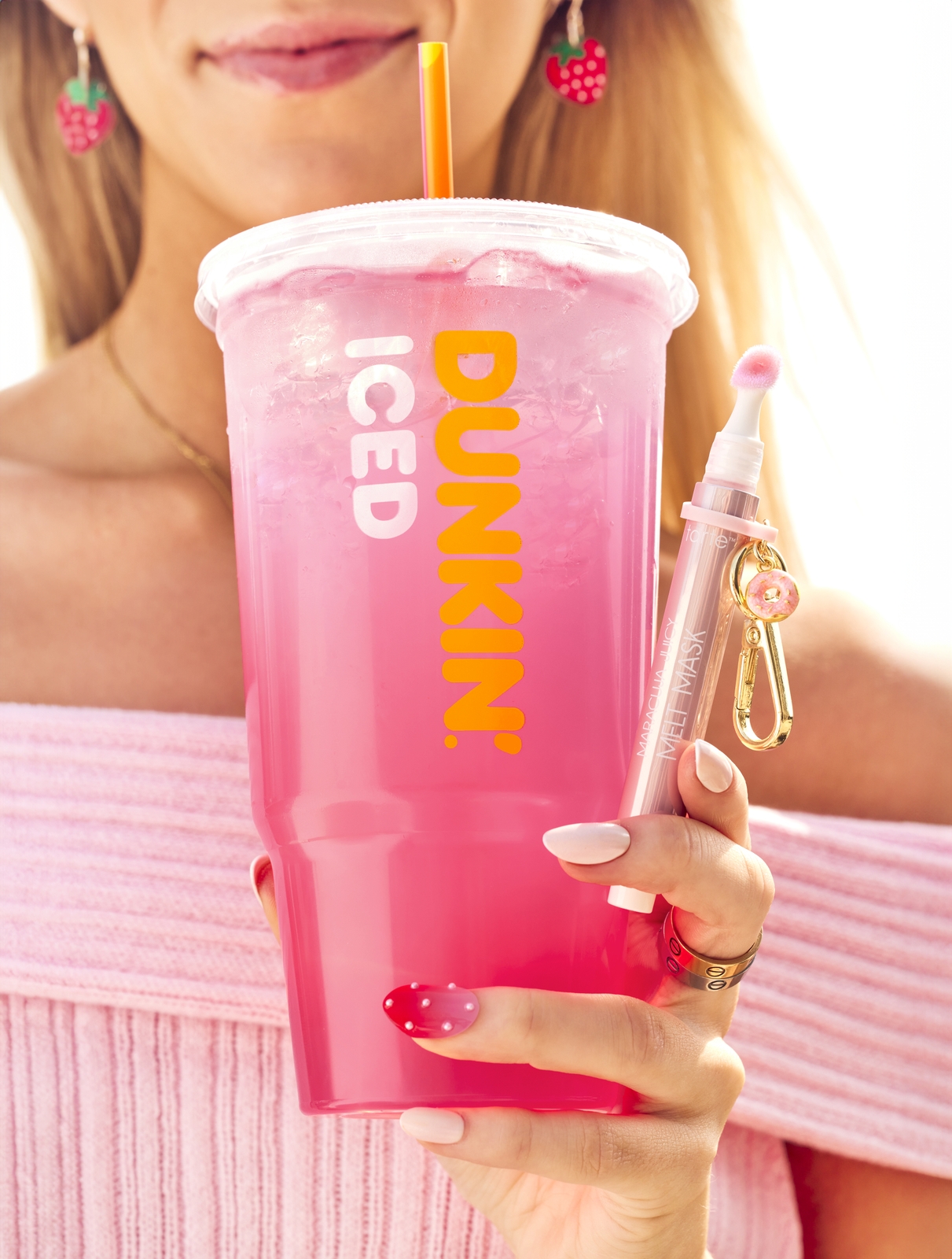 tarte x Dunkin' maracuja juicy melt mask + Dunkin' Refresher