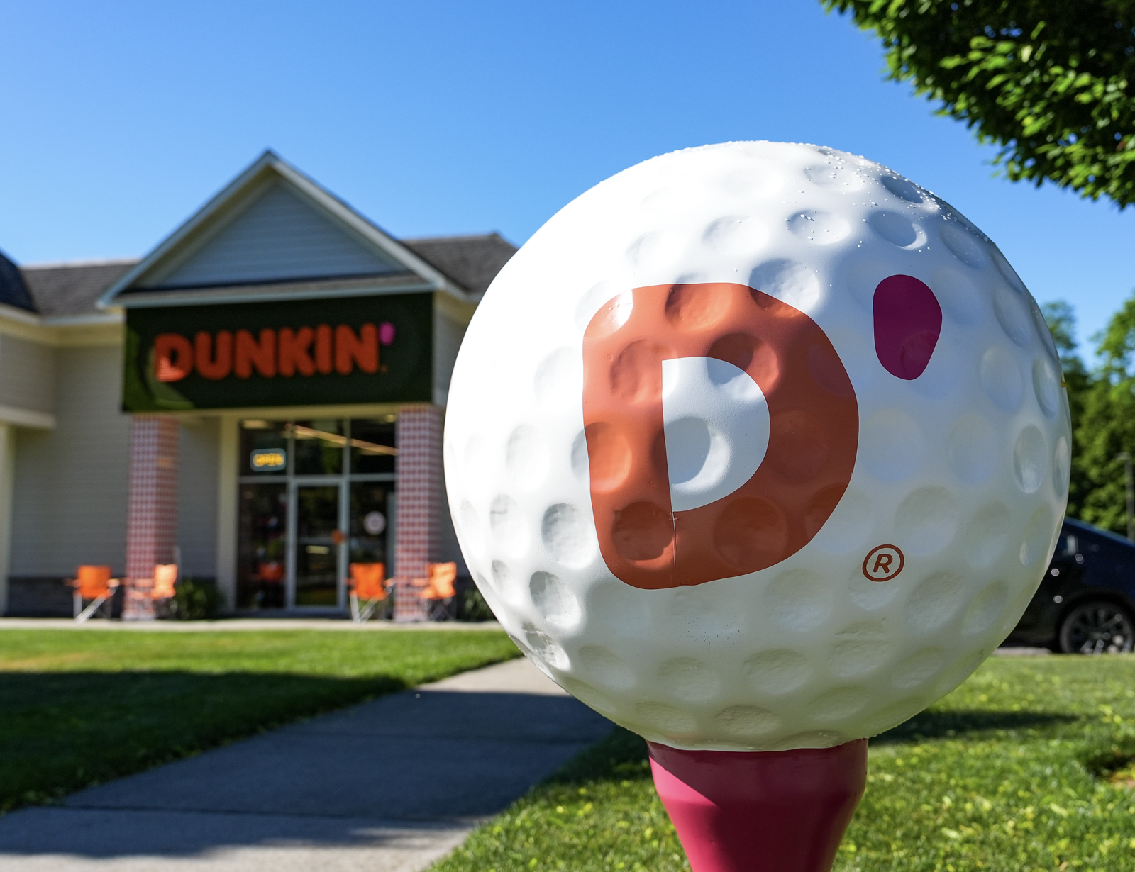 Swing. Sip. Repeat. Dunkin'® Tees Up a Golf-Inspired Takeover in Westhampton Bea...