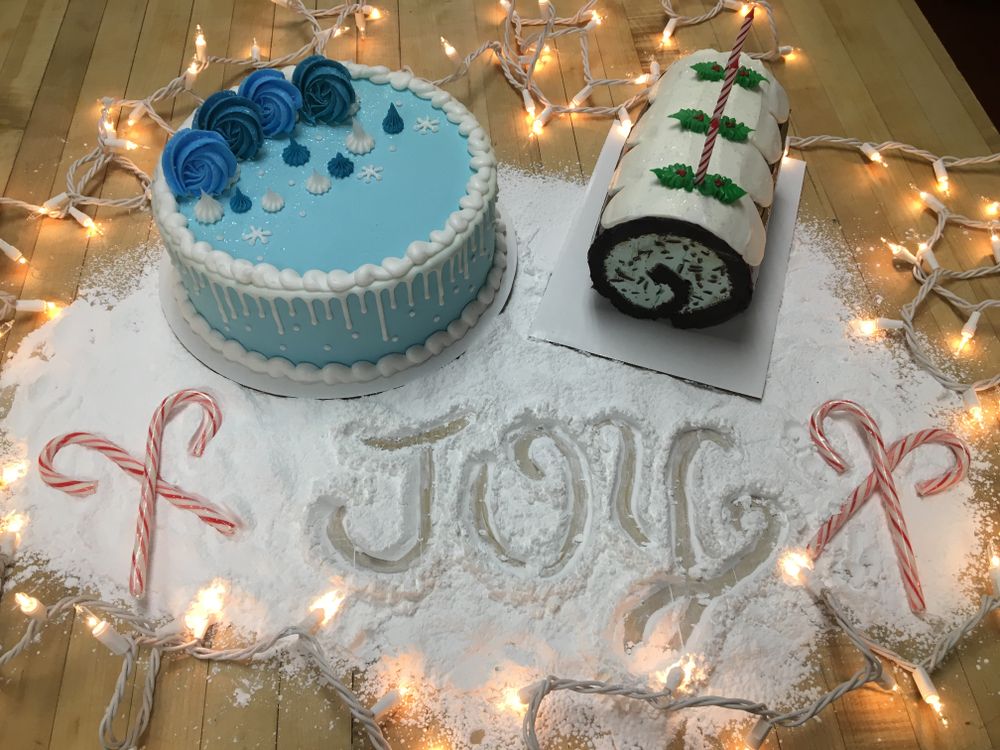 Make Your Holiday Gathering a Winter Wonderland with these Baskin-Robbins Treats