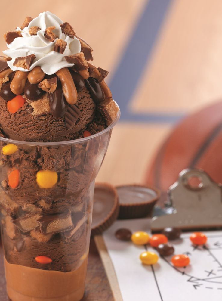 REESE'S 3-Pointer Layered Sundae