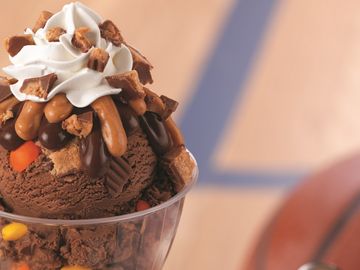 REESE'S 3-Pointer Layered Sundae REESE'S 3-Pointer Layered Sundae