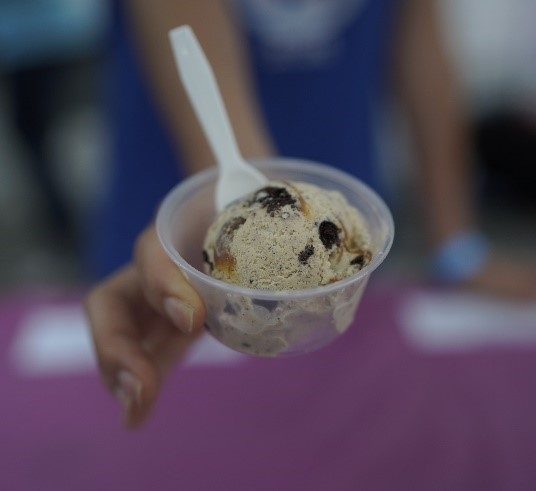 Scooping For a Cause! Baskin-Robbins Volunteers at the Jimmy Fund Scooper Bowl