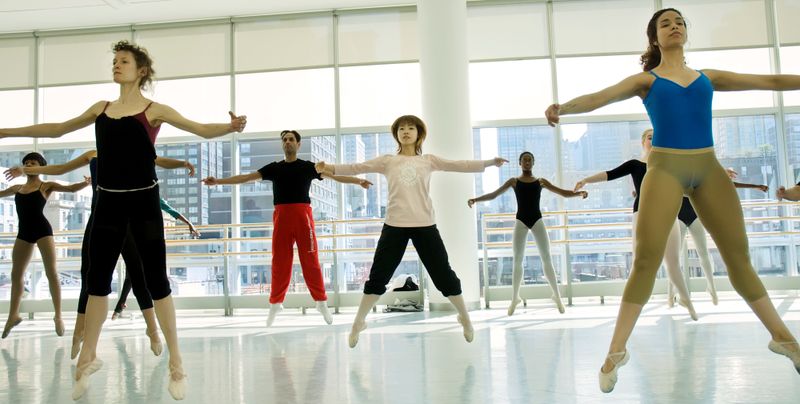 Ballet class at Ailey Extension