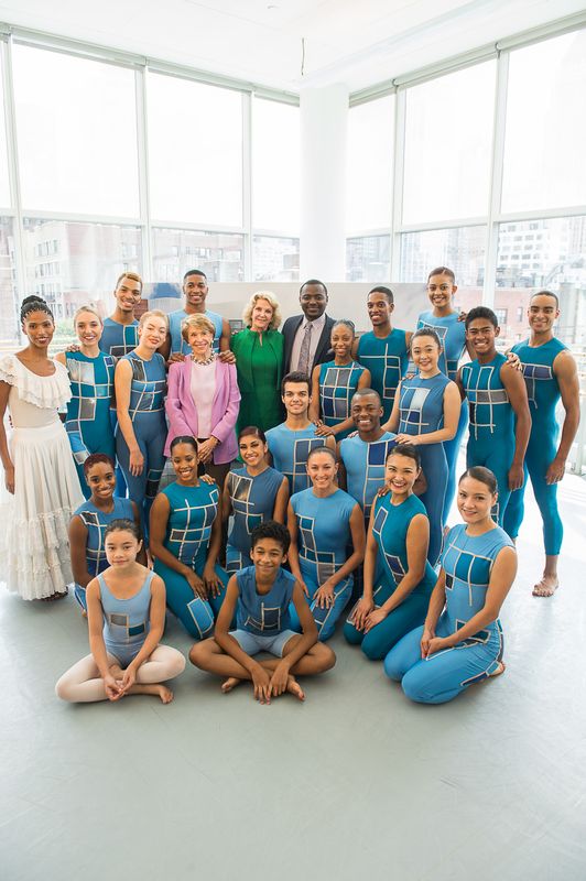 Jacqueline Green, Chairman Emerita Joan H. Weill, Elaine P. Wynn, Artistic Director Robet Battle and students from The Ailey School