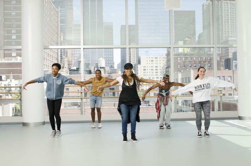 Hip-Hop with Robin Dunn. Photo By Kyle Froman.