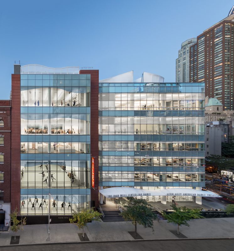 The Joan Weill Center for Dance with the Elaine Wynn & Family Education Wing. © Frederick Charles, fcharles.com.