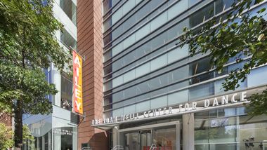 Entrance to The Joan Weill Center for Dance with the Elaine Wynn & Family Education Wing. © Frederick Charles, fcharles.com.