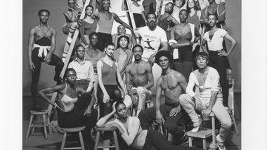 Alvin Ailey with the Company in 1978. Photo by Jack Mitchell. (©) Alvin Ailey Dance Foundation, Inc. and Smithsonian Institution