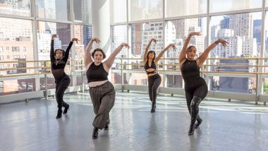 Vogue with Luz Guzman at Ailey Extension. Photo by Whitney Browne