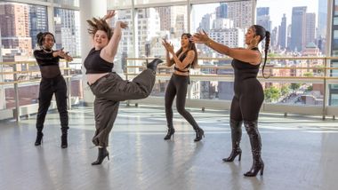 Vogue with Luz Guzman at Ailey Extension. Photo by Whitney Browne