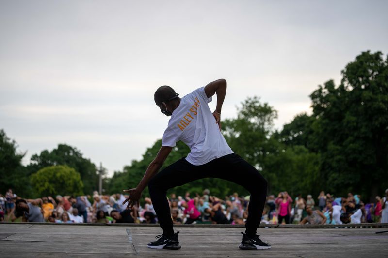 Amos Machanic leading AIE's Revelations Workshop at Snug Harbor, Ailey Moves NYC 2022