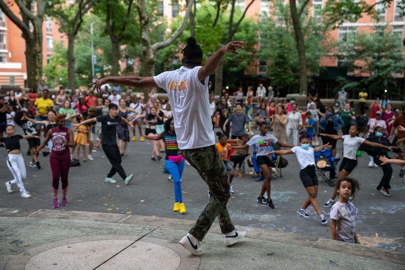AIE's Keith Alexander leading a Hip Hop Workshop at Jackie Robinson Park, Ailey Moves NYC 2022