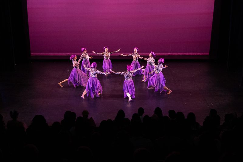Cuban Modern Dance Technique with Noibis Licea Voices and Visions Performance 2025. Photo by Danica Paulos