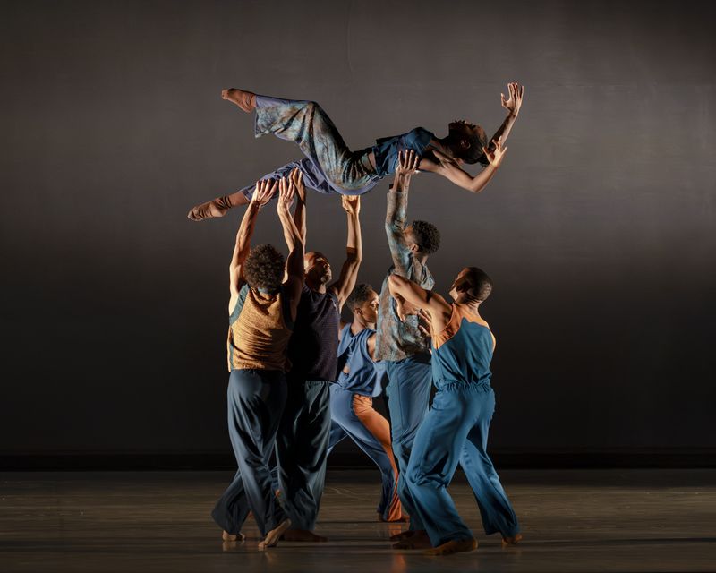 Alvin Ailey American Dance Theater in Matthew Neenan's Difference Between