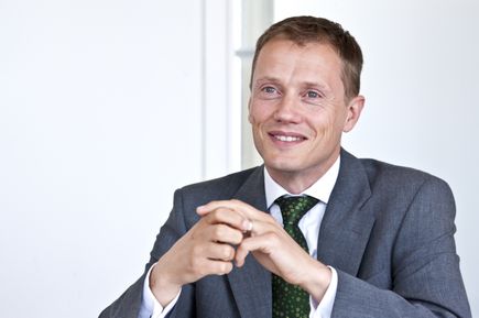 Dr. Iain Foulkes