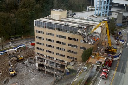 Demolition of the old School of Dentistry building