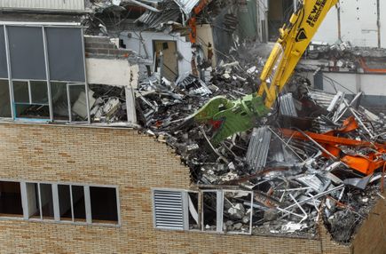 Demolition of the old School of Dentistry building