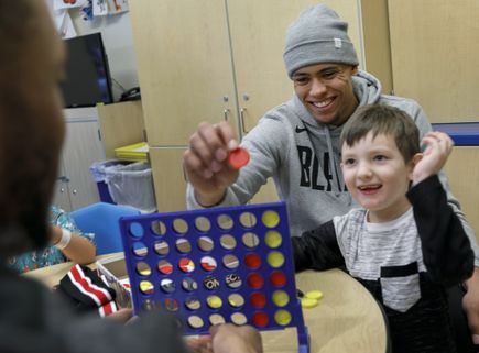2018 Blazers visit Doernbecher for the holidays