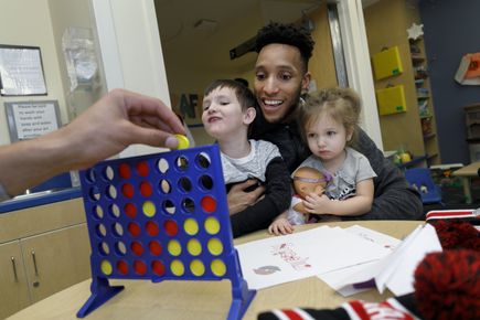 2018 Blazers visit Doernbecher for the holidays