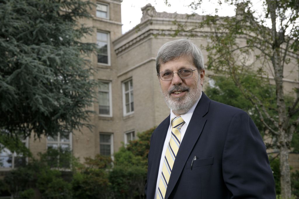 Edward Neuwelt M.D.