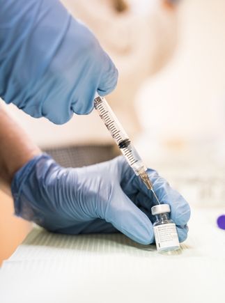 OHSU staff receive COVID-19 vaccine