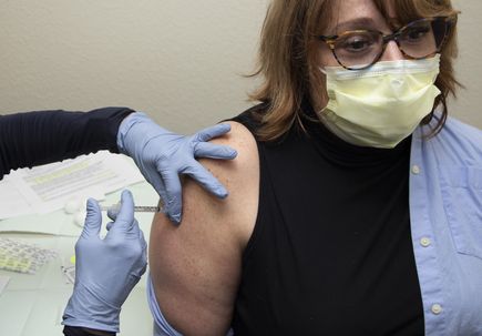 OHSU staff receive COVID-19 vaccine