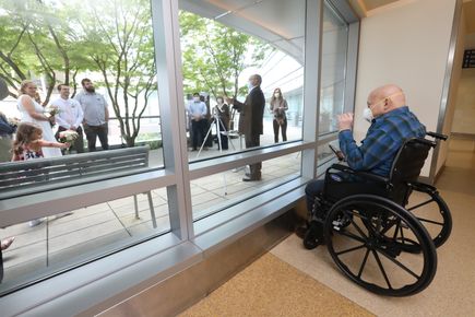 Couple weds at OHSU