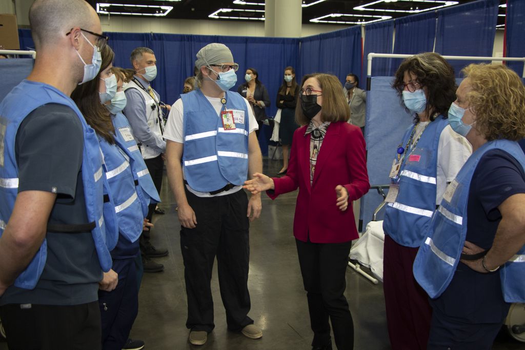 Governor Visits All4Oregon COVID-19 Vaccination Site