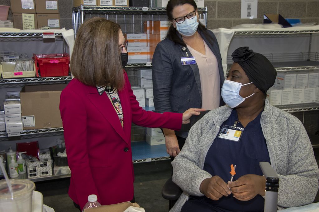 Governor Visits All4Oregon COVID-19 Vaccination Site