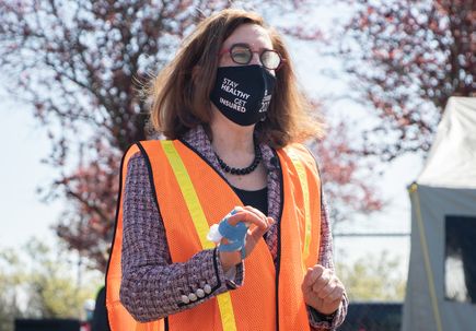 Oregon Governor visits PDX vaccination site