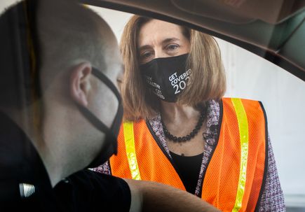 Oregon Governor visits PDX vaccination site
