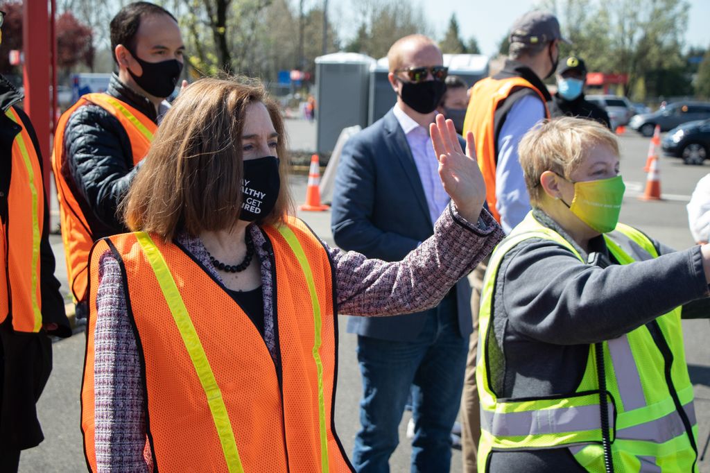 Oregon Governor visits PDX vaccination site
