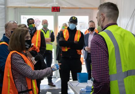 Oregon Governor visits PDX vaccination site